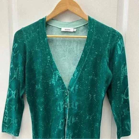 Ricki’s Cardigan Snakeskin Print V-Neck Button Front Fitted 3/4 Sleeves Green XS - Picture 5 of 15